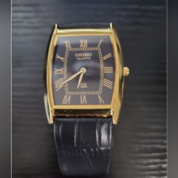 🔥RARE - Mint Condition Seiko SQ‎ Barrel Tank Men\'s Leather Watch